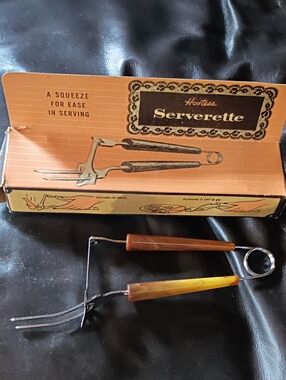 Hostess Serverette Vintage-Style Meat Serving Tongs in Brown and Tan